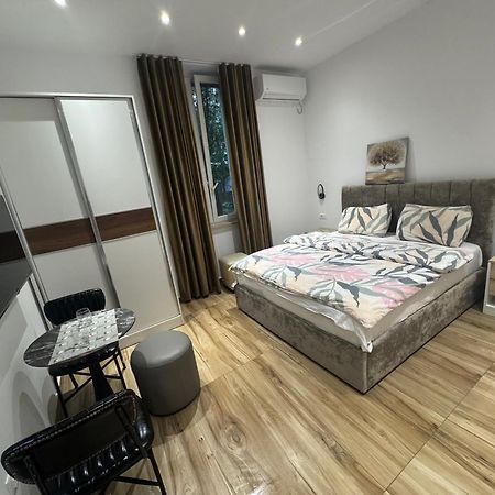 Vila 21 At Blloku Area Тирана Екстер'єр фото