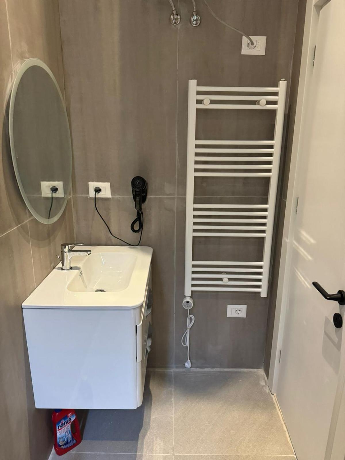 Vila 21 At Blloku Area Тирана Екстер'єр фото