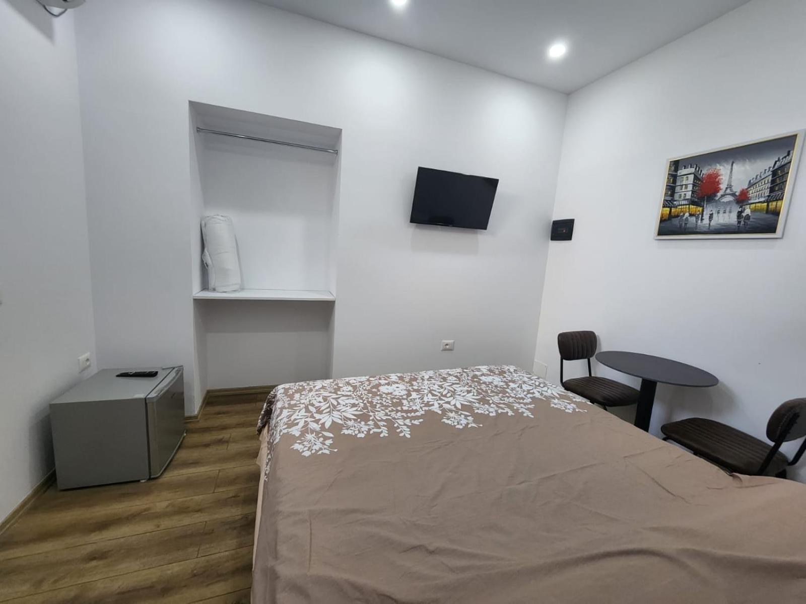 Vila 21 At Blloku Area Тирана Екстер'єр фото