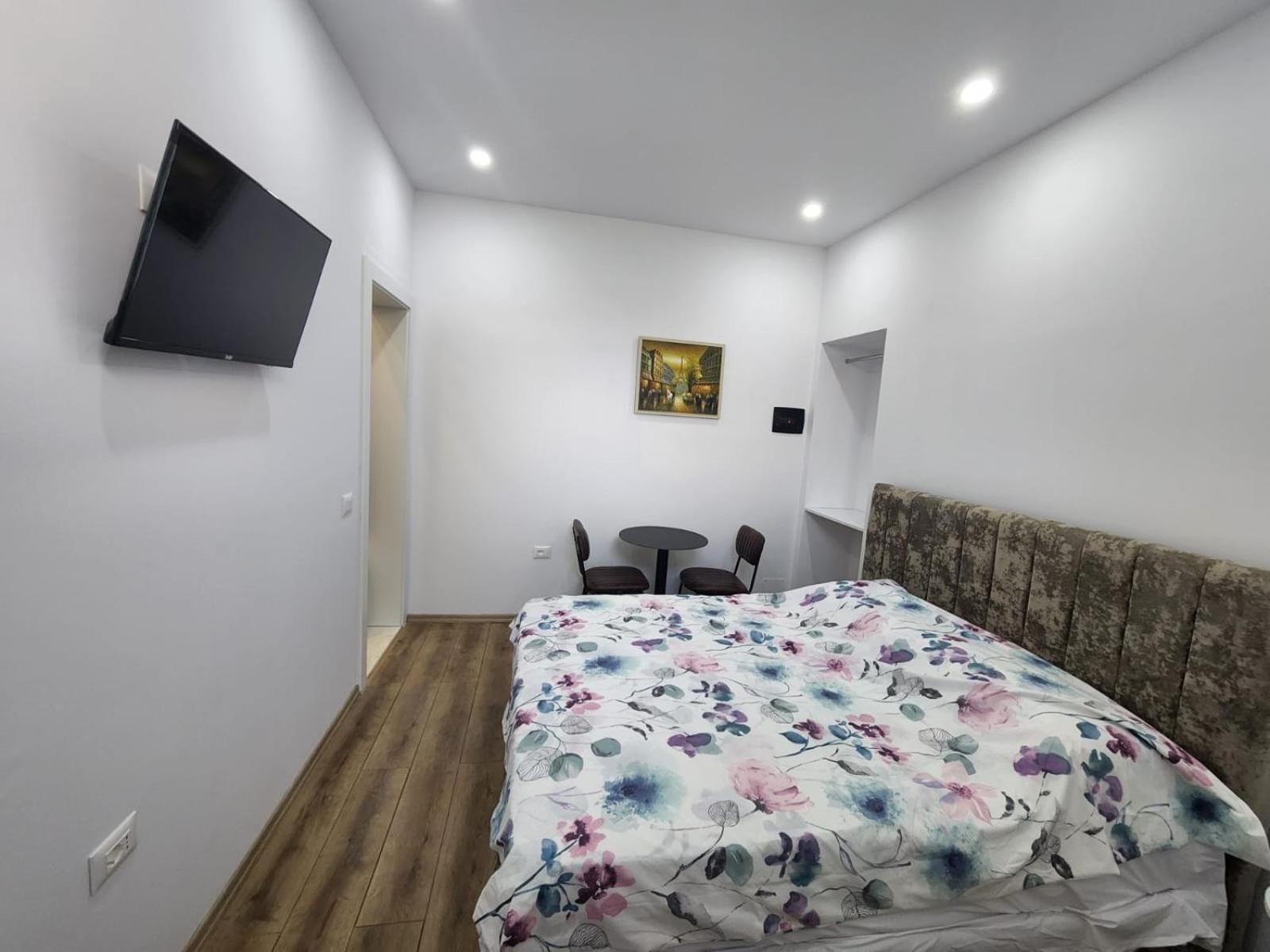 Vila 21 At Blloku Area Тирана Екстер'єр фото