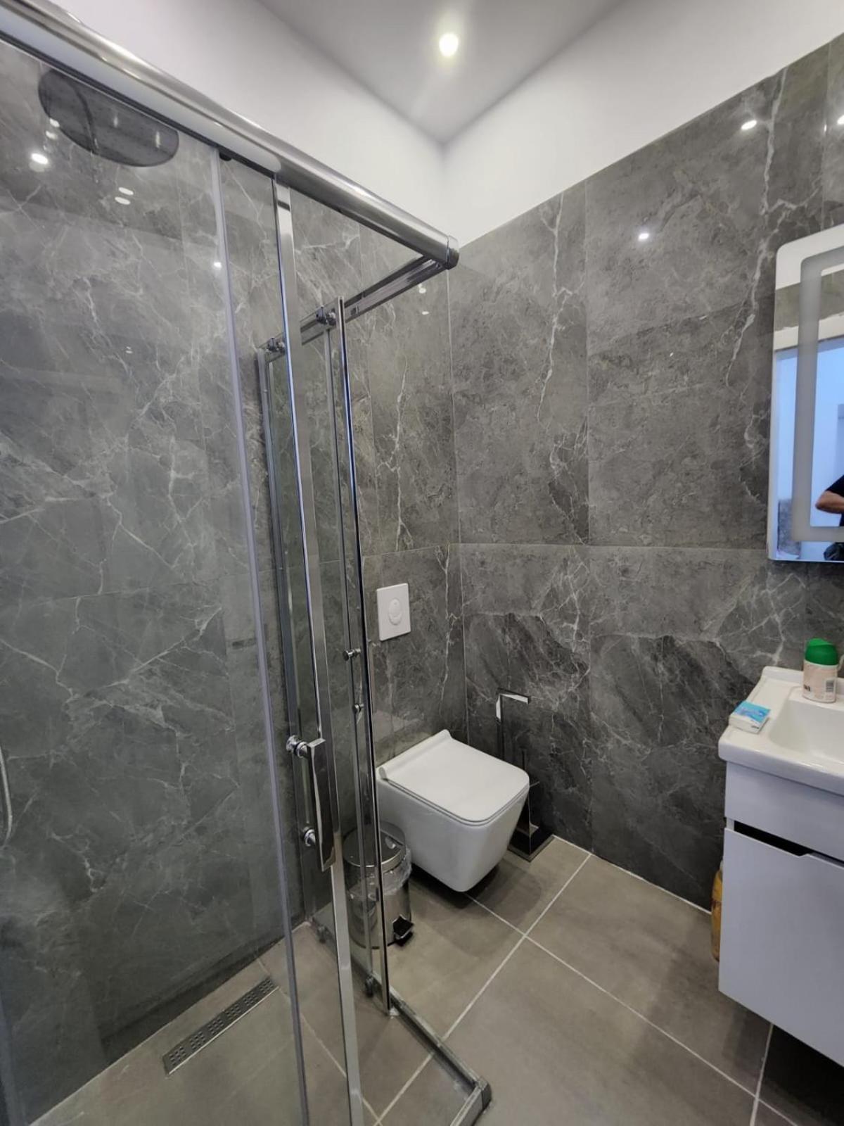 Vila 21 At Blloku Area Тирана Екстер'єр фото