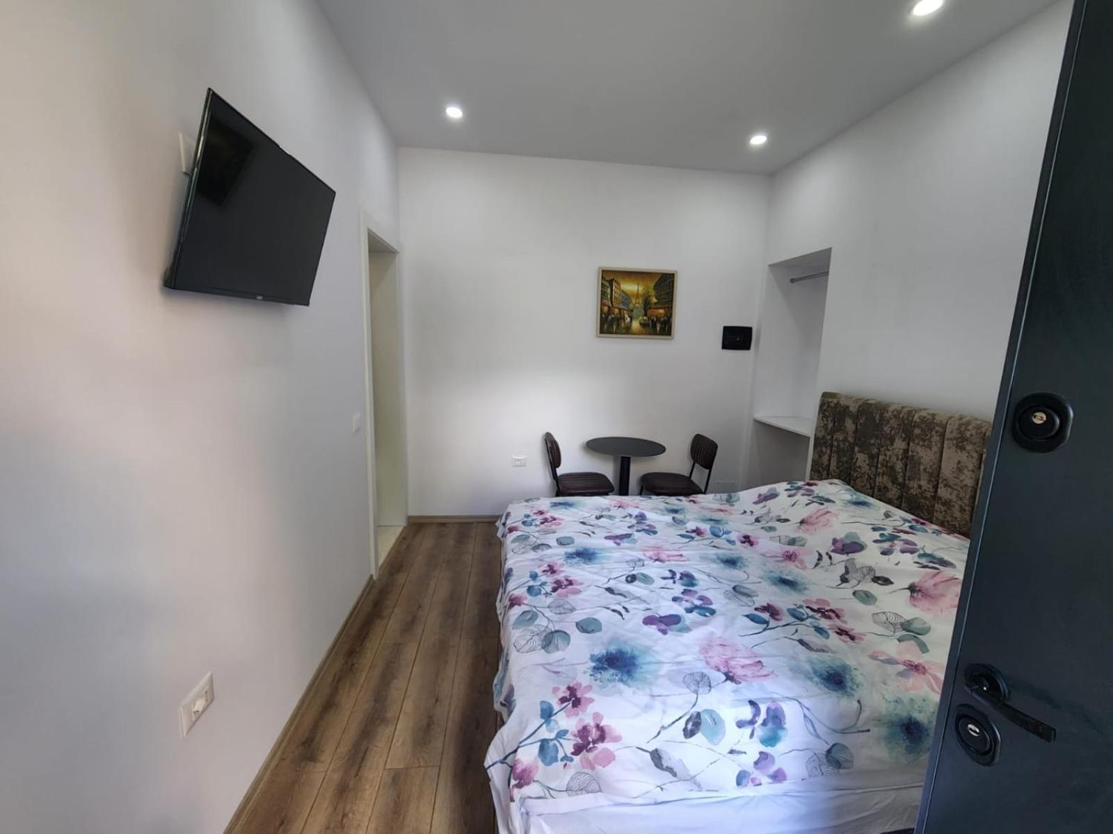 Vila 21 At Blloku Area Тирана Екстер'єр фото
