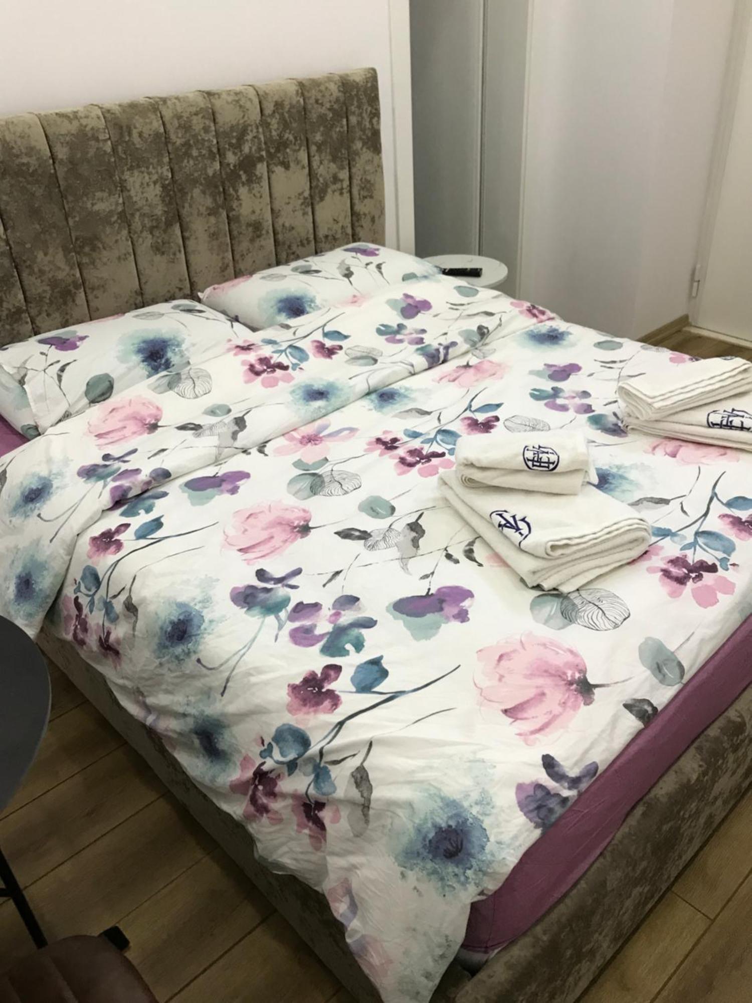 Vila 21 At Blloku Area Тирана Екстер'єр фото