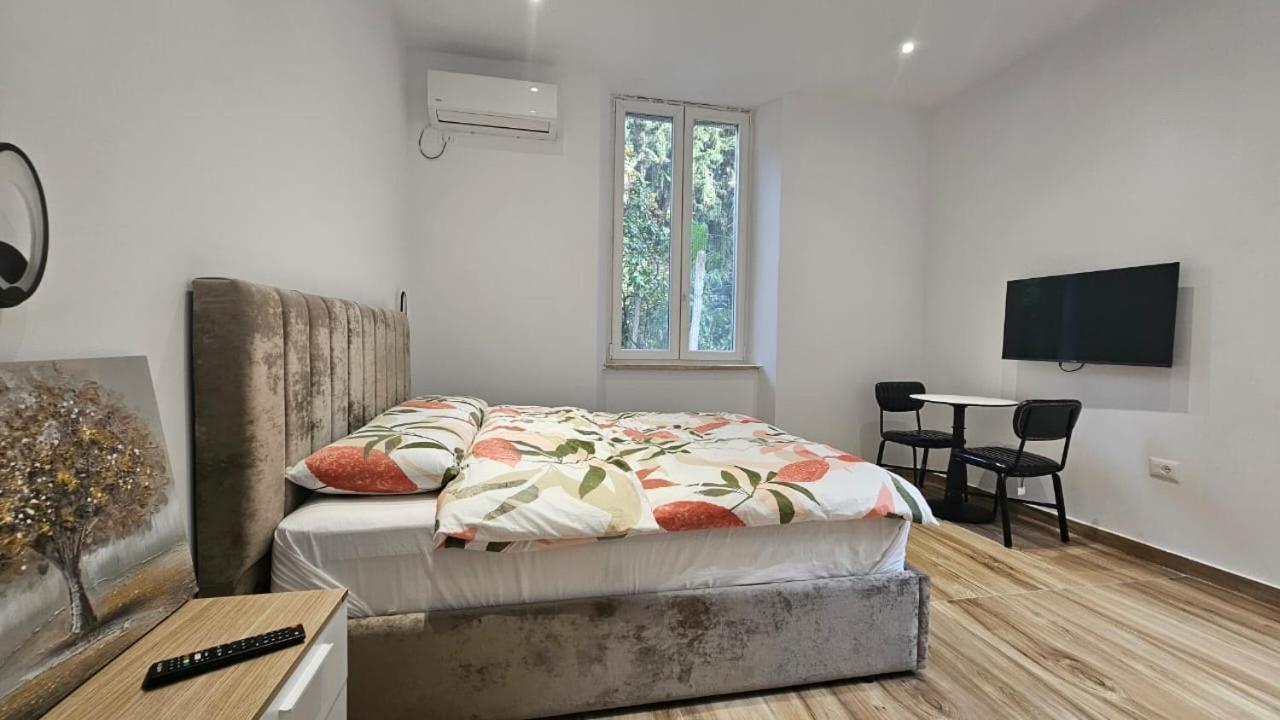 Vila 21 At Blloku Area Тирана Екстер'єр фото