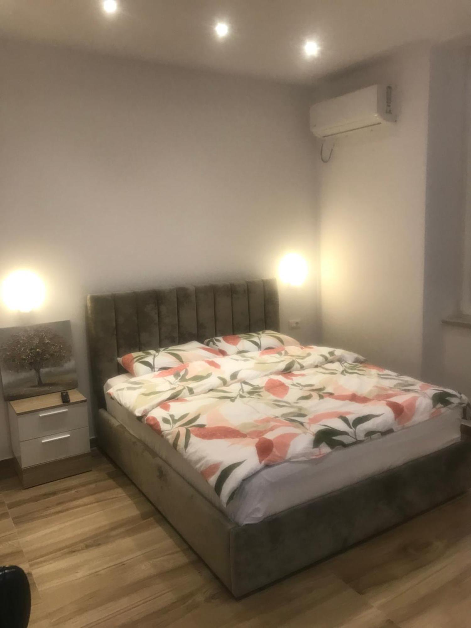 Vila 21 At Blloku Area Тирана Екстер'єр фото