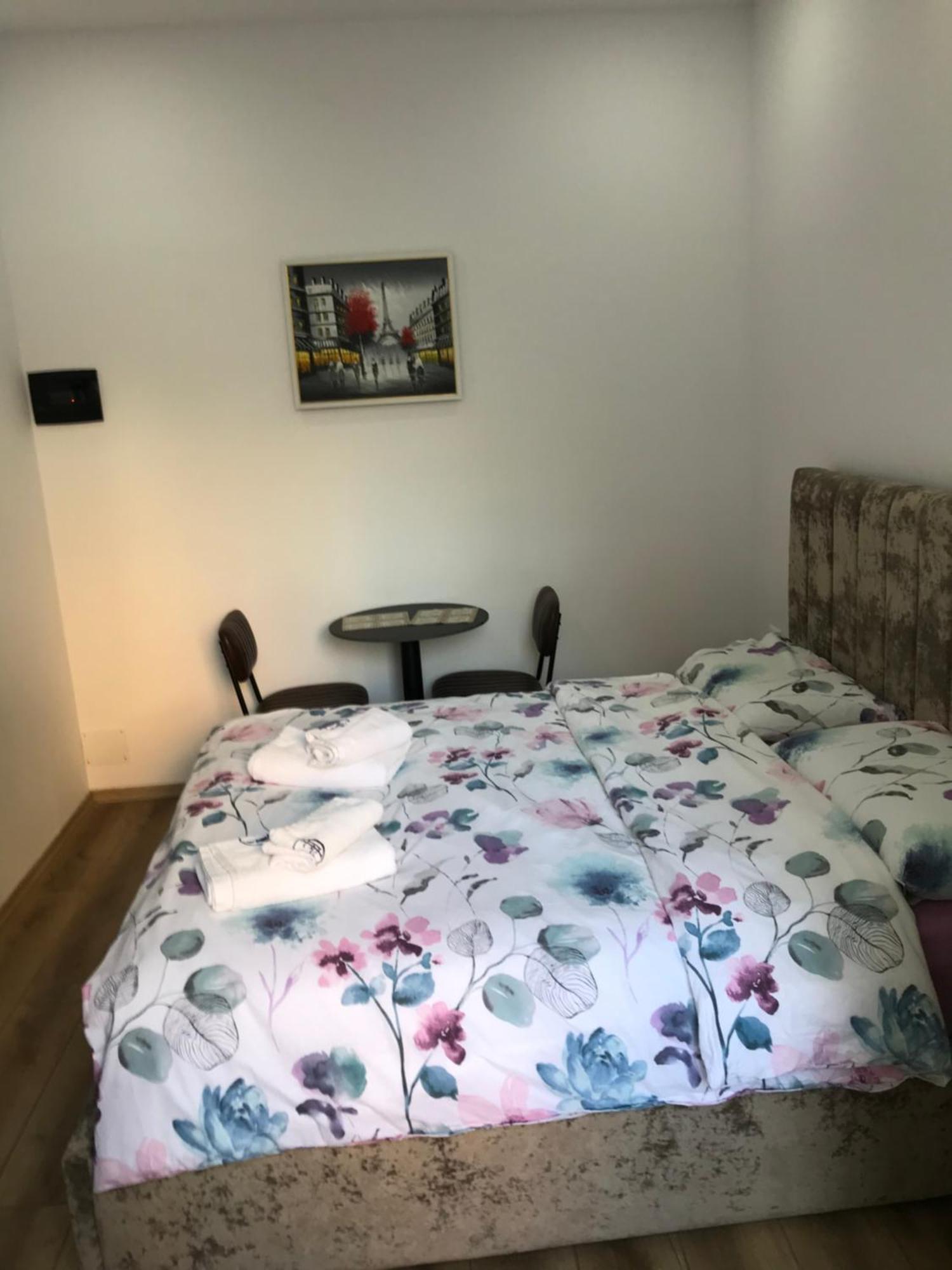 Vila 21 At Blloku Area Тирана Екстер'єр фото