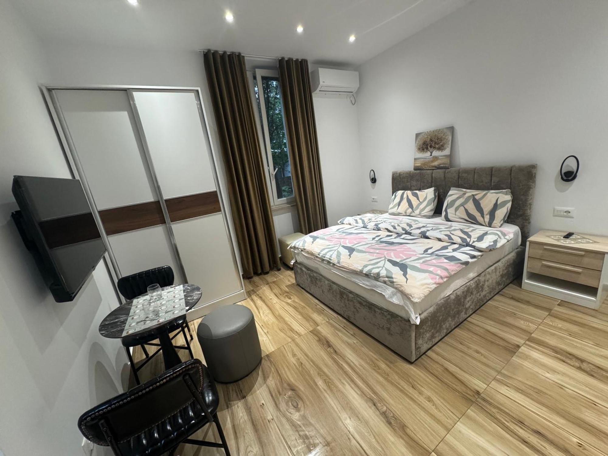 Vila 21 At Blloku Area Тирана Екстер'єр фото