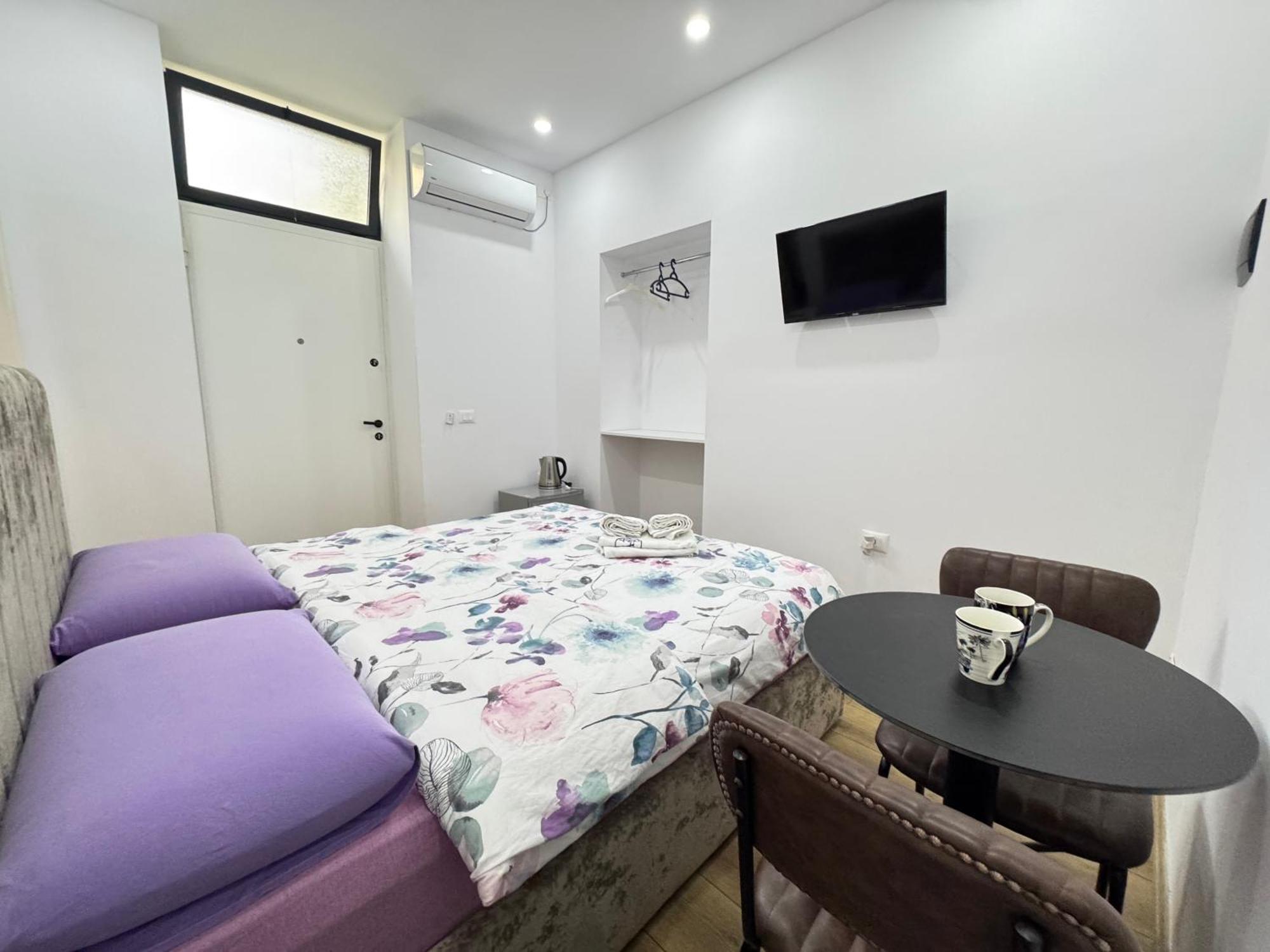 Vila 21 At Blloku Area Тирана Екстер'єр фото