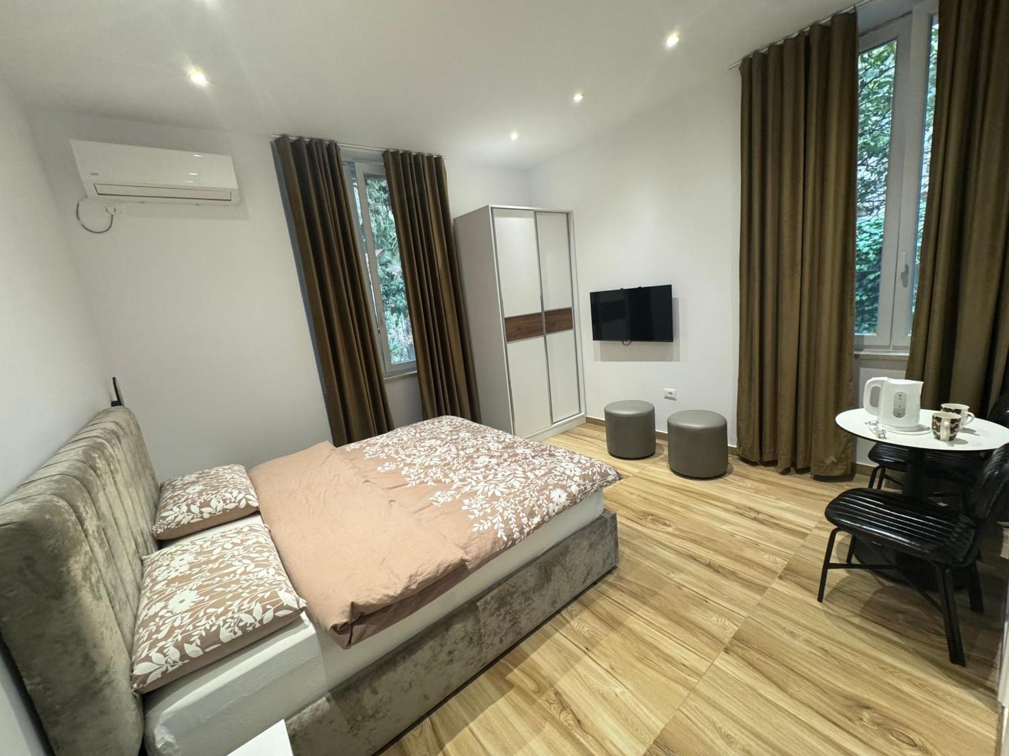 Vila 21 At Blloku Area Тирана Екстер'єр фото
