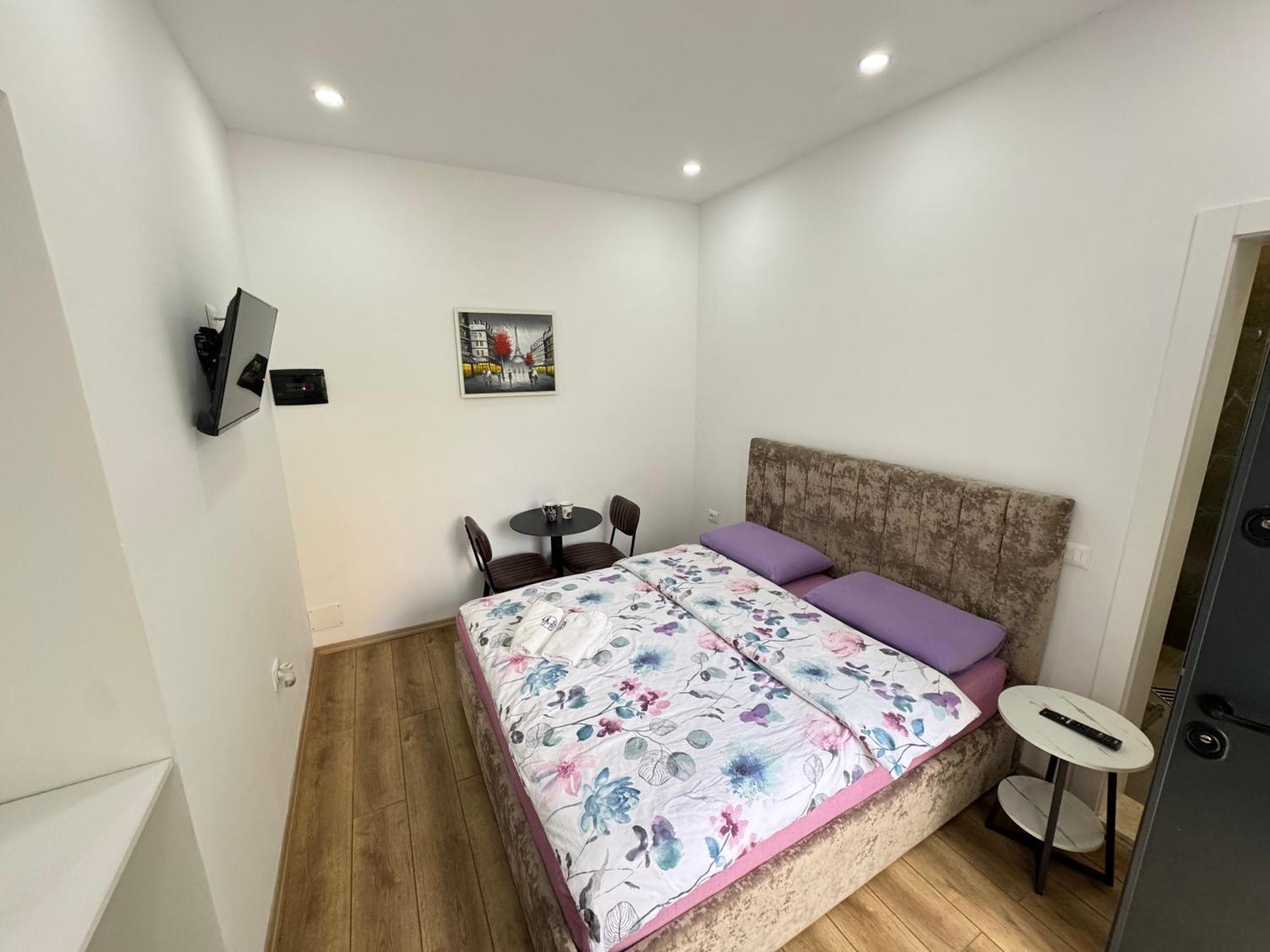 Vila 21 At Blloku Area Тирана Екстер'єр фото