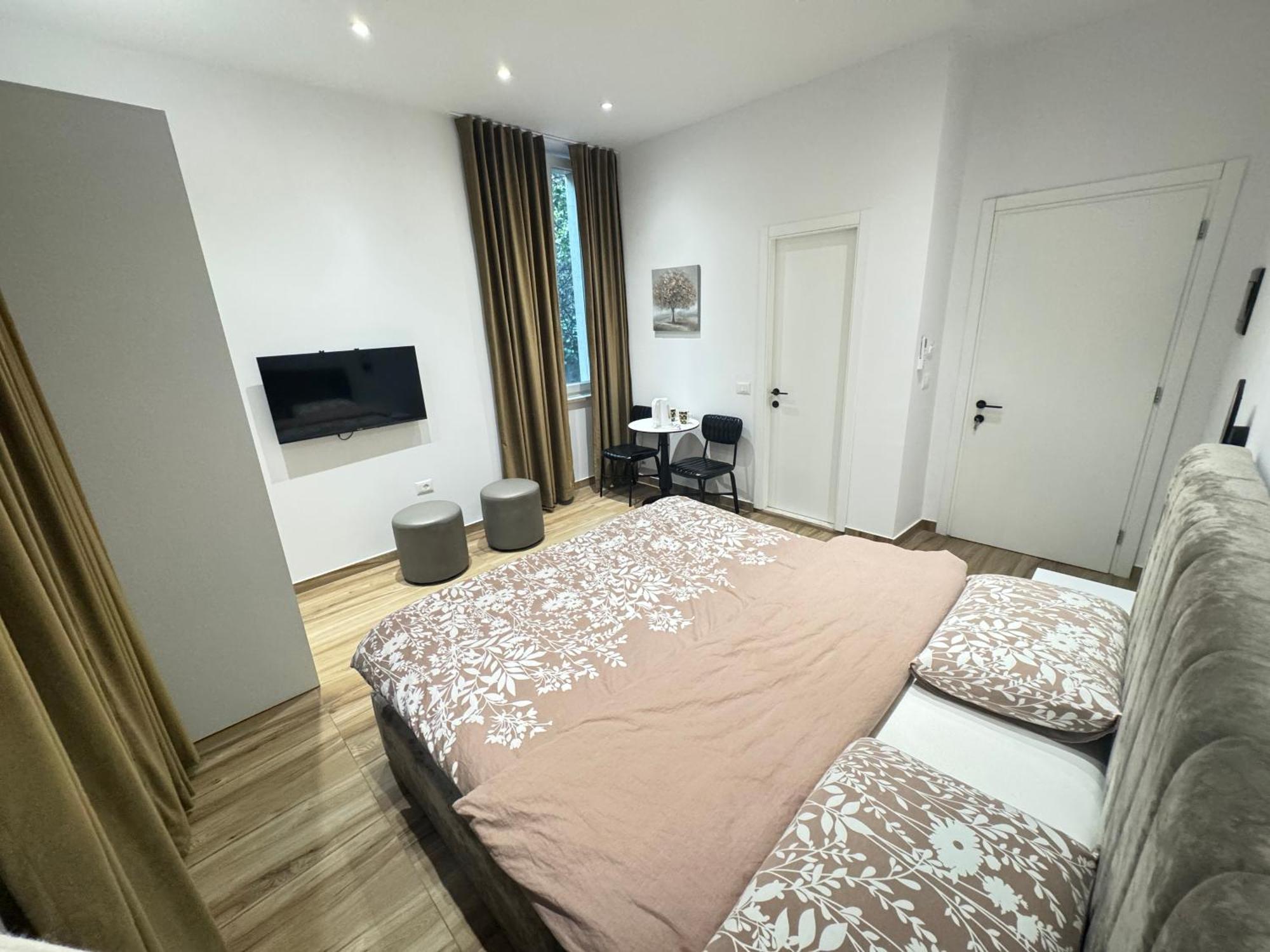 Vila 21 At Blloku Area Тирана Екстер'єр фото