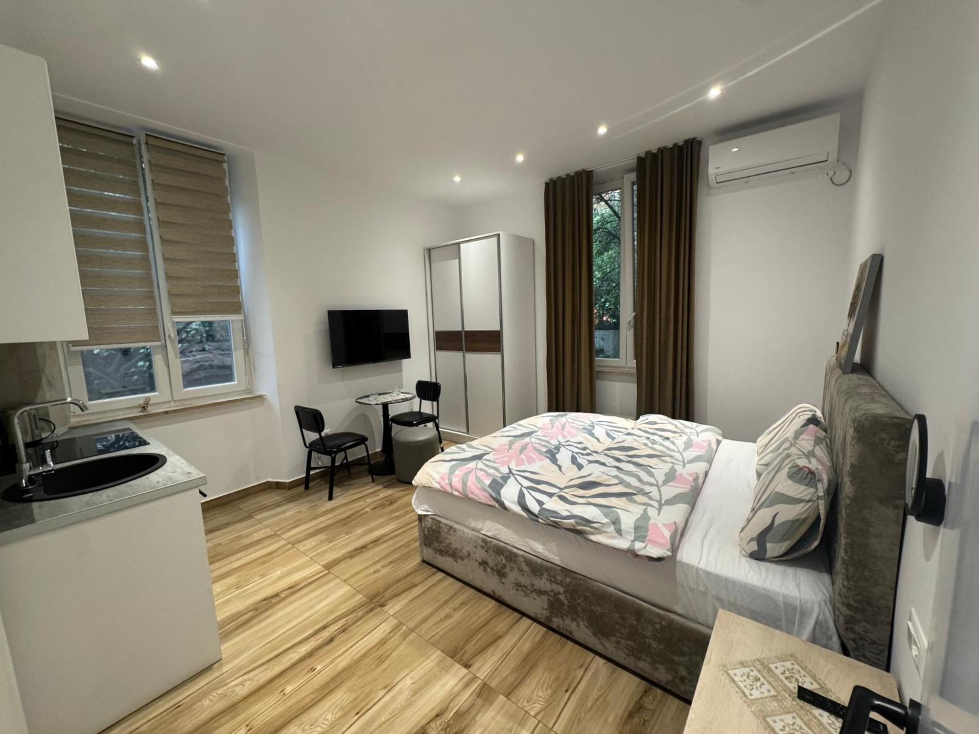 Vila 21 At Blloku Area Тирана Екстер'єр фото