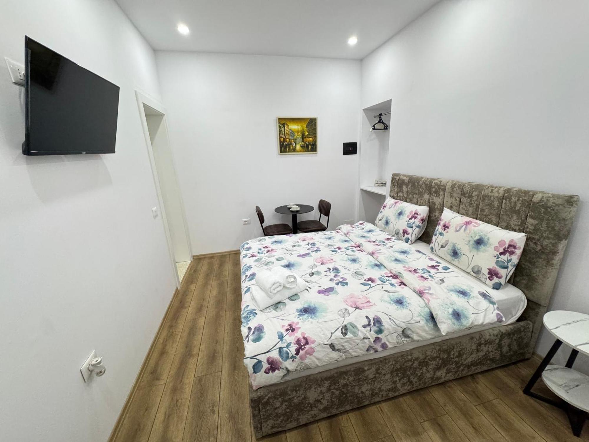 Vila 21 At Blloku Area Тирана Екстер'єр фото