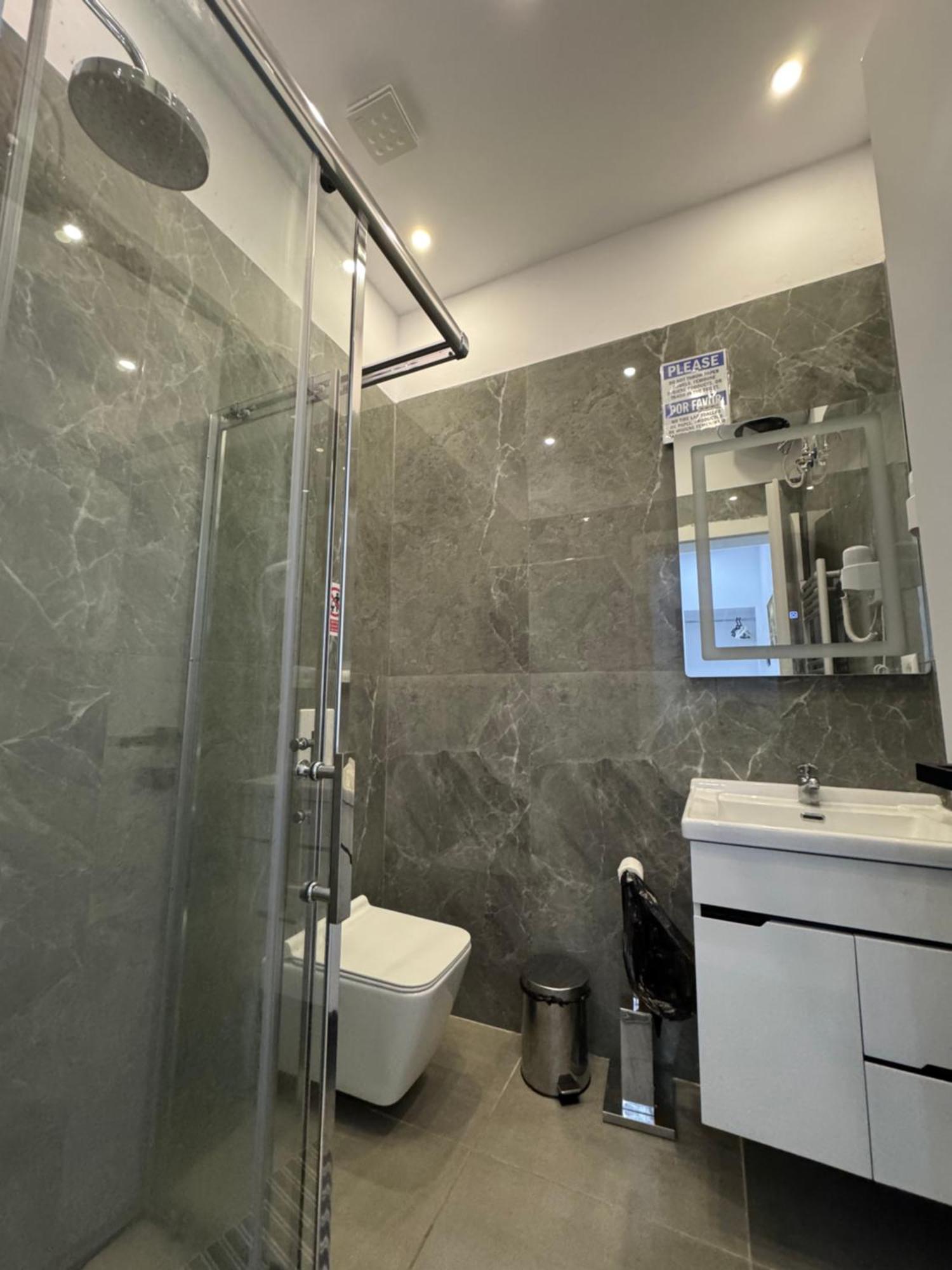 Vila 21 At Blloku Area Тирана Екстер'єр фото