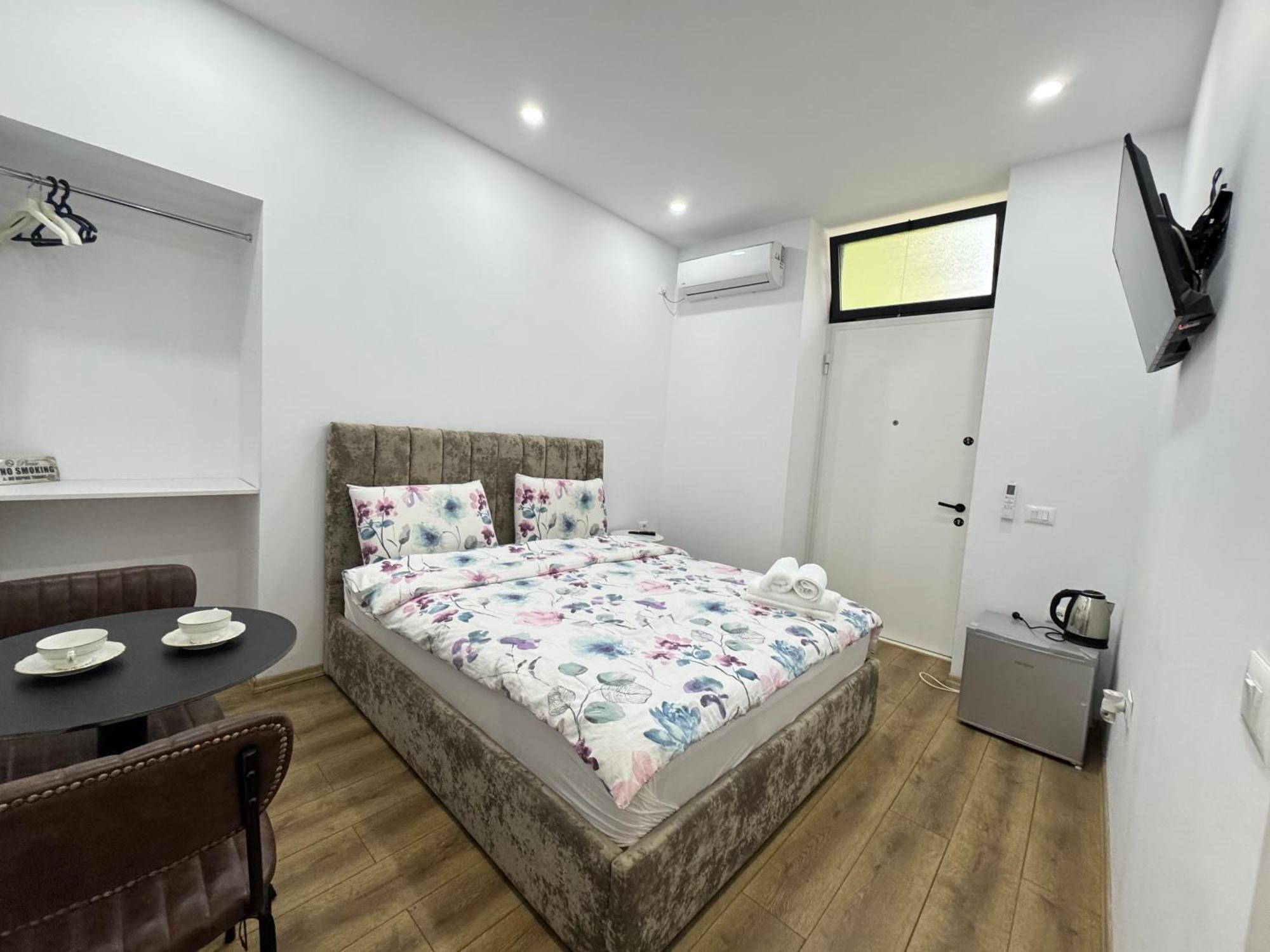 Vila 21 At Blloku Area Тирана Екстер'єр фото