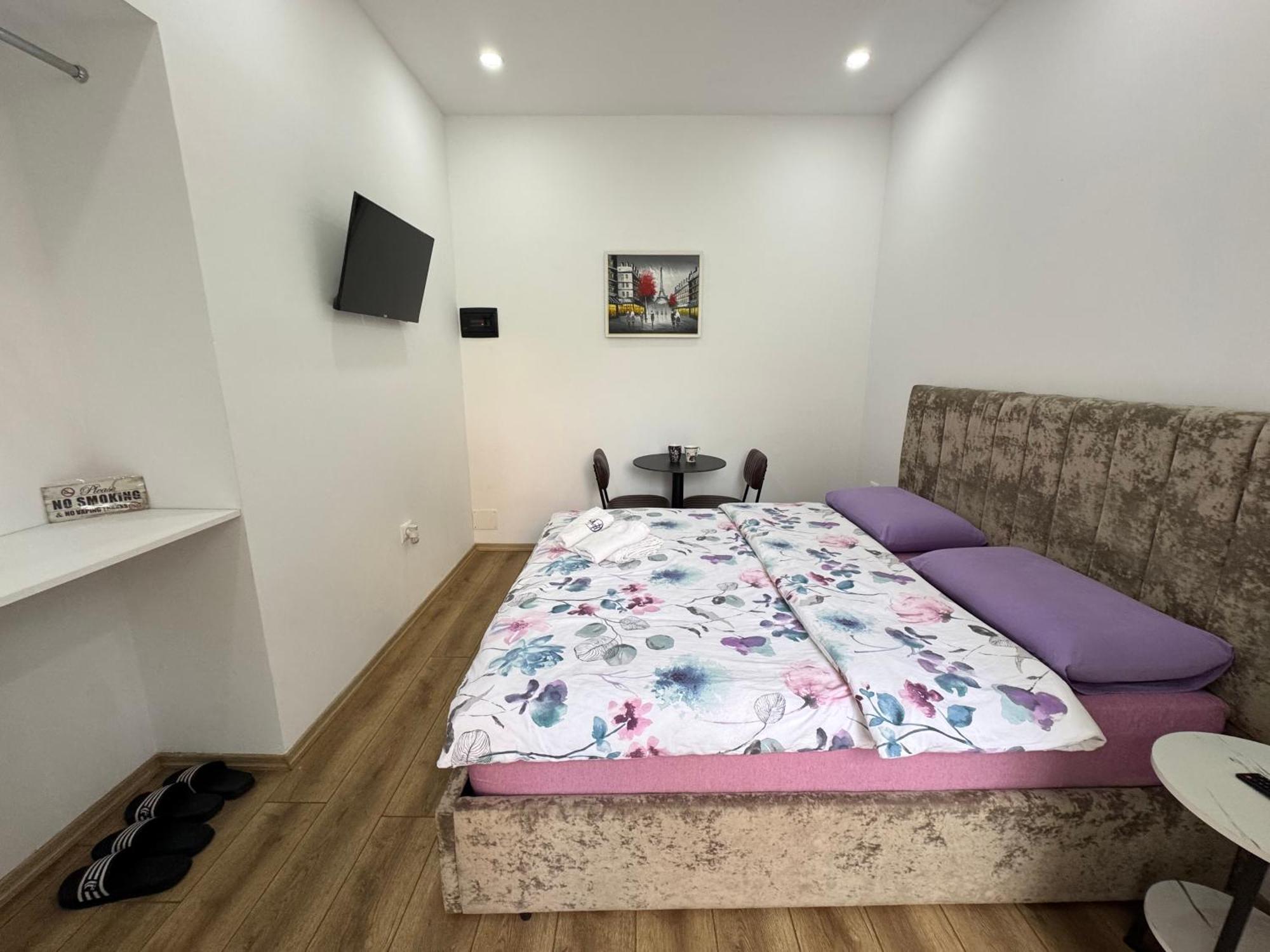 Vila 21 At Blloku Area Тирана Екстер'єр фото
