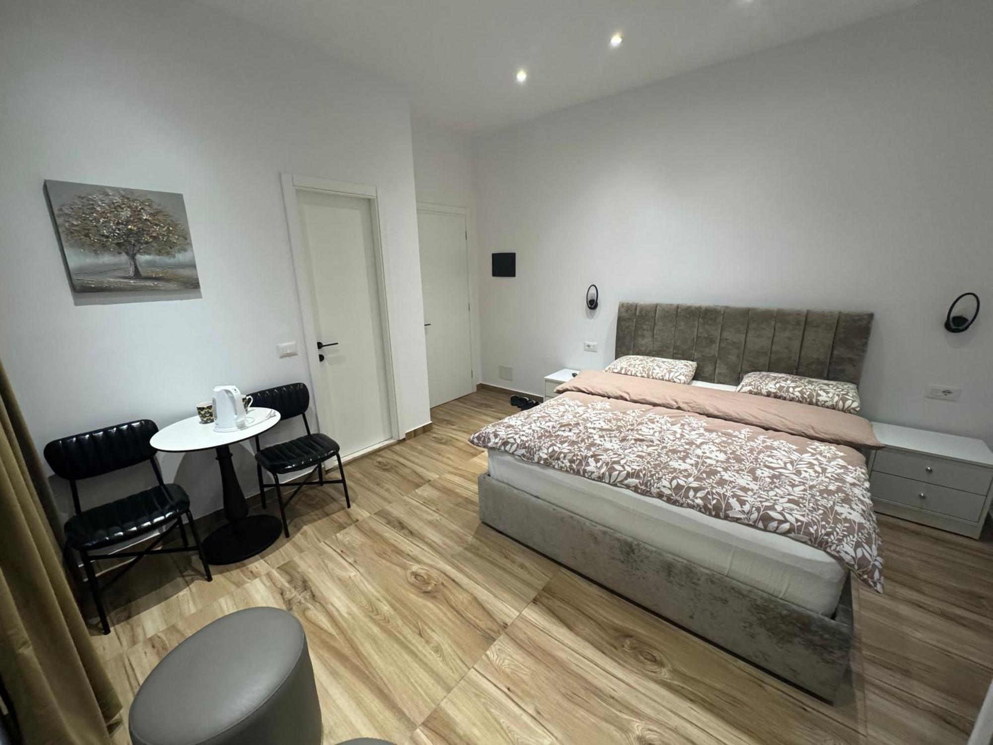Vila 21 At Blloku Area Тирана Екстер'єр фото
