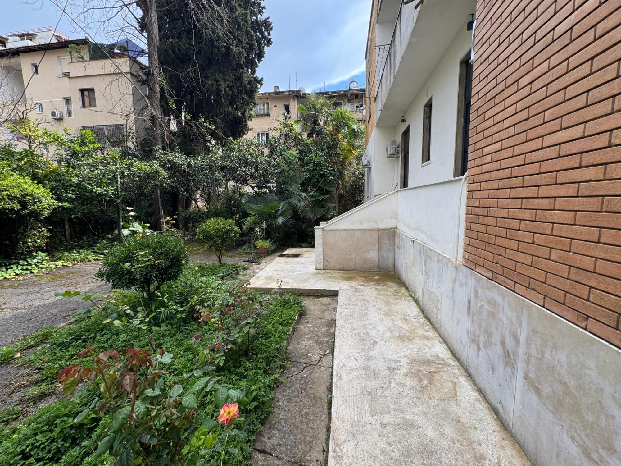 Vila 21 At Blloku Area Тирана Екстер'єр фото